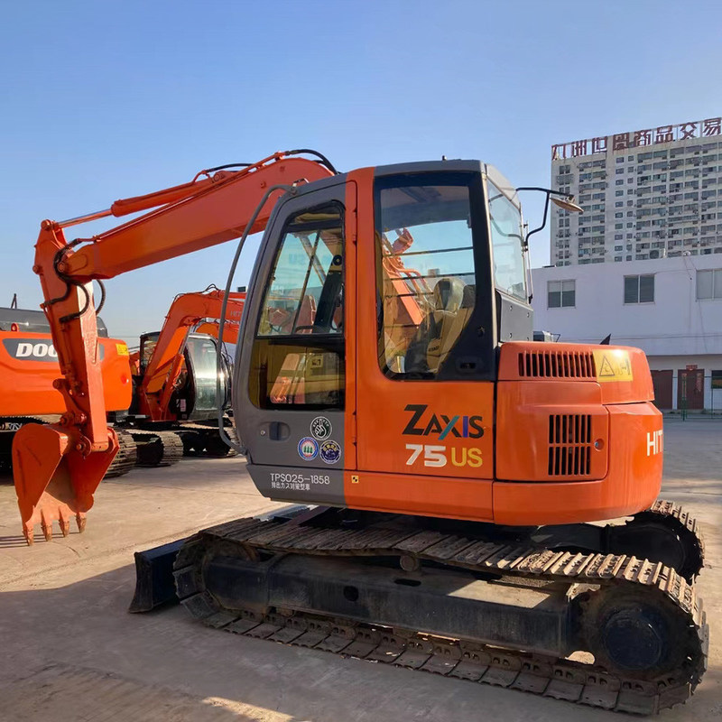 Hitachi ZX75US Gebrauchtbagger Hydraulisch 7 Tonnen Mittelklasse 40.3kw mit 0.33m3 Eimer