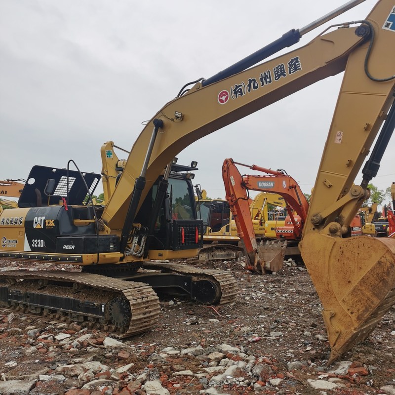 Alter Bagger CAT 323DL, gebrauchter Bagger, 23 Tonnen, 110 kW, mit 1,2 m3 Schaufel