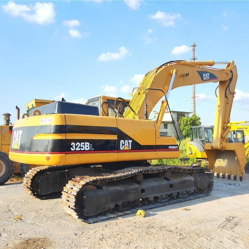 2. Hand CAT 325BL Baggermaschinenhändler 25 Tonnen 125,3 kW mit 1,1 m3 Eimer