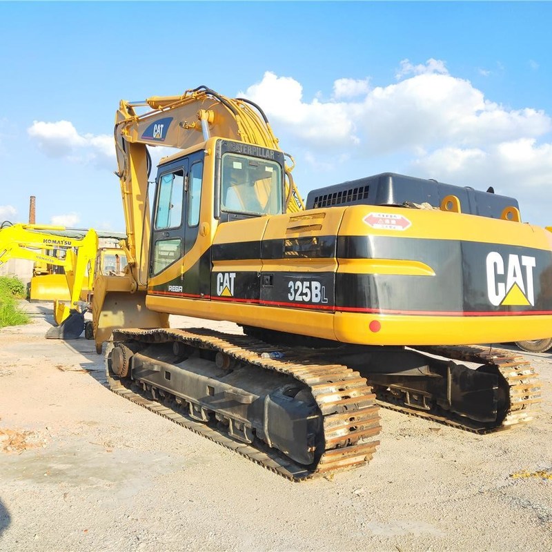 2. Hand CAT 325BL Baggermaschinenhändler 25 Tonnen 125,3 kW mit 1,1 m3 Eimer