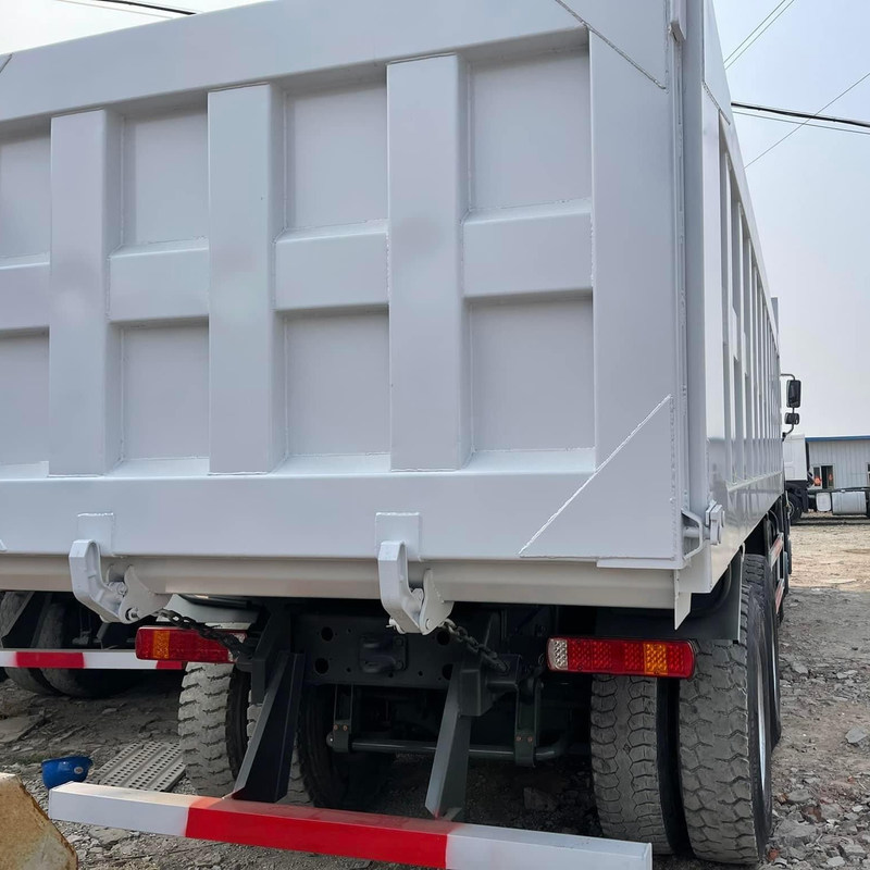 Wieder in Besitz genommener Howo 375 Sinotruk Howo 8x4 Muldenkipper, 40 Tonnen, manueller Diesel
