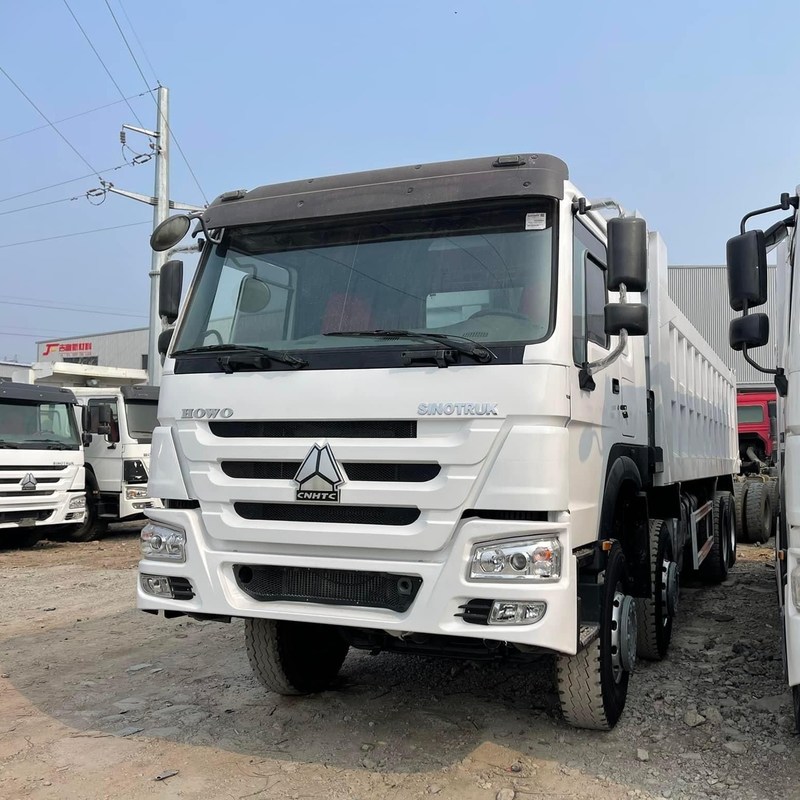 Wieder in Besitz genommener Howo 375 Sinotruk Howo 8x4 Muldenkipper, 40 Tonnen, manueller Diesel
