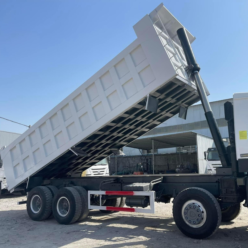 Wieder in Besitz genommener Howo 375 Sinotruk Howo 8x4 Muldenkipper, 40 Tonnen, manueller Diesel