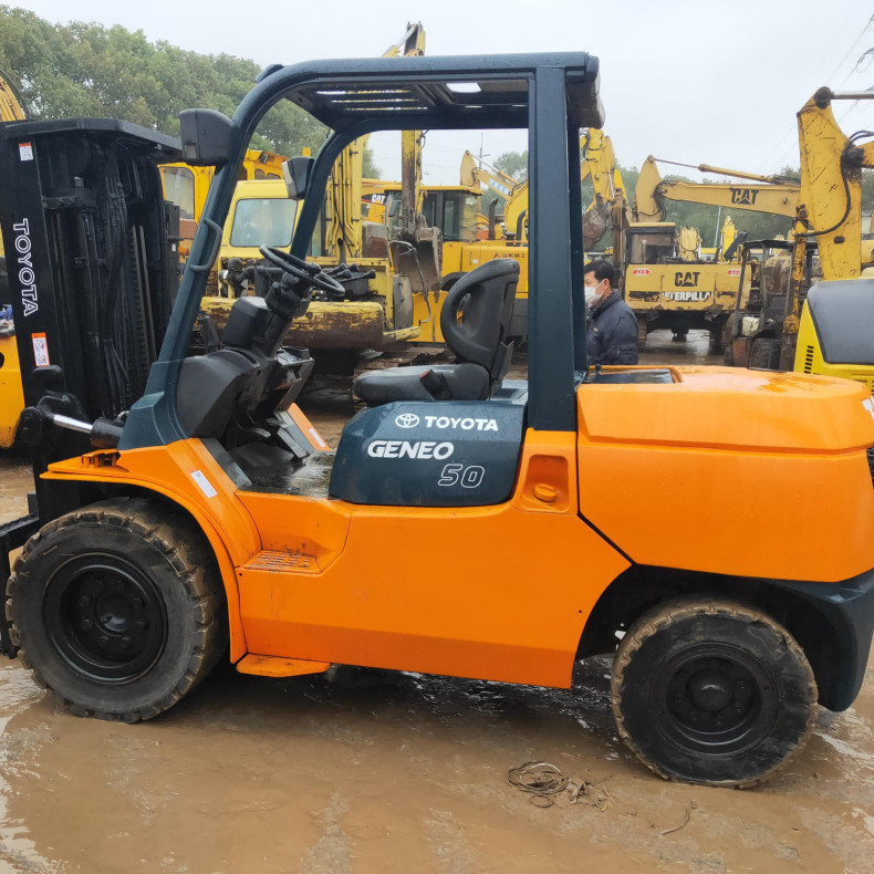 Gebraucht FD50 Toyota Diesel Gabelstapler Händler 5 Tonnen Höchsthebehöhe 4,5 m