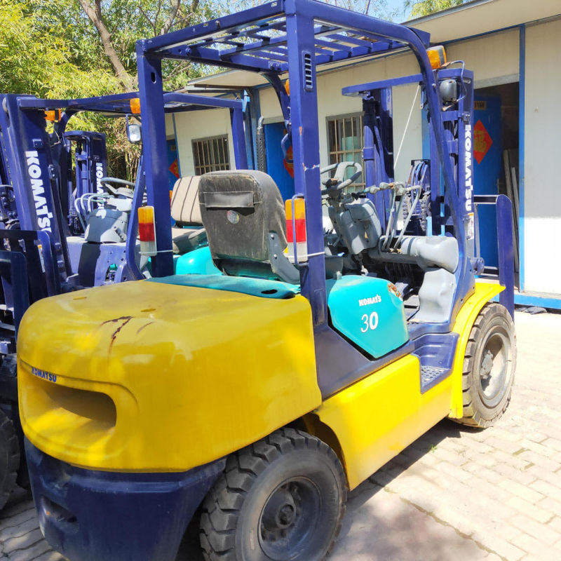 Komatsu FD30 Gebrauchtgabelstapler Zwei-Stufen-Material-Handling-Ausrüstung 3 Tonnen