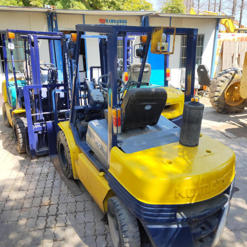 Komatsu FD30 Gebrauchtgabelstapler Zwei-Stufen-Material-Handling-Ausrüstung 3 Tonnen