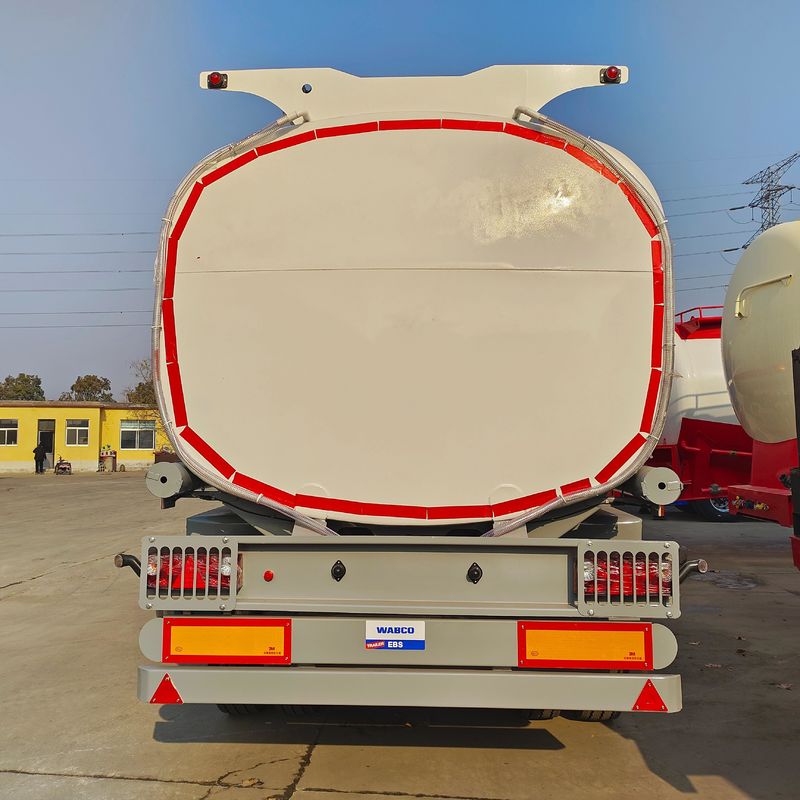 3 Achsen Halbanhänger Altes Tankfahrzeug für den Transport von Erdöl- und Brennstoffen 10000L