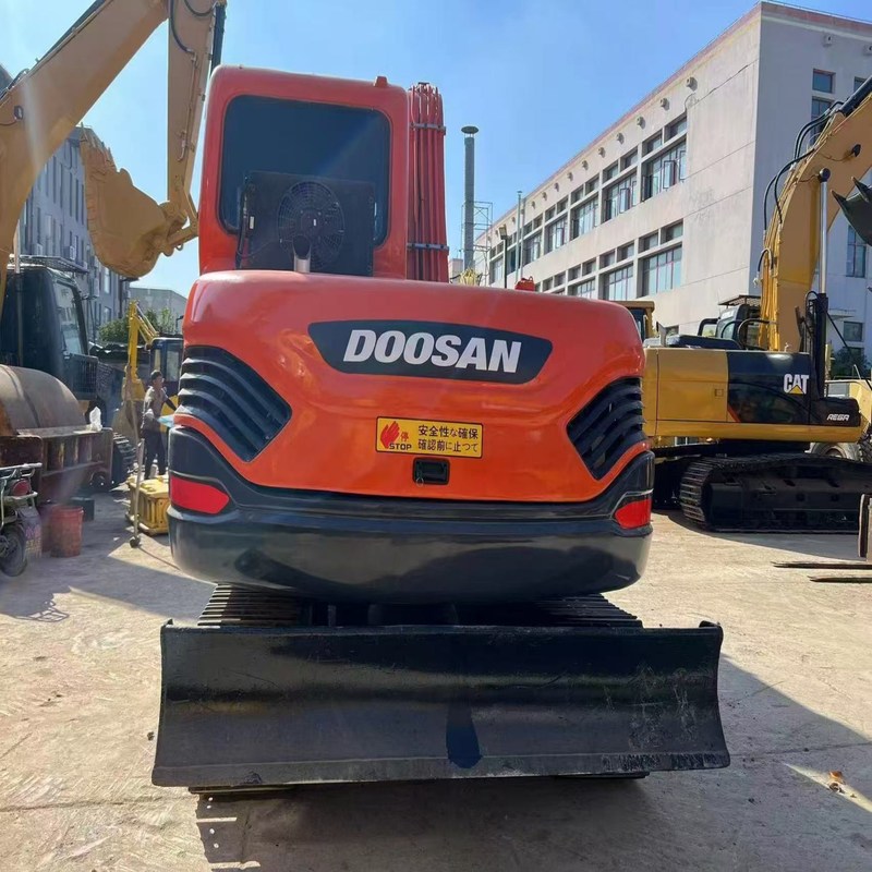 Gebrauchtes Doosan DX75 Kompaktes Vielseitiges Mini Gebraucht Bagger 39,7kw 0,28m3 Eimer