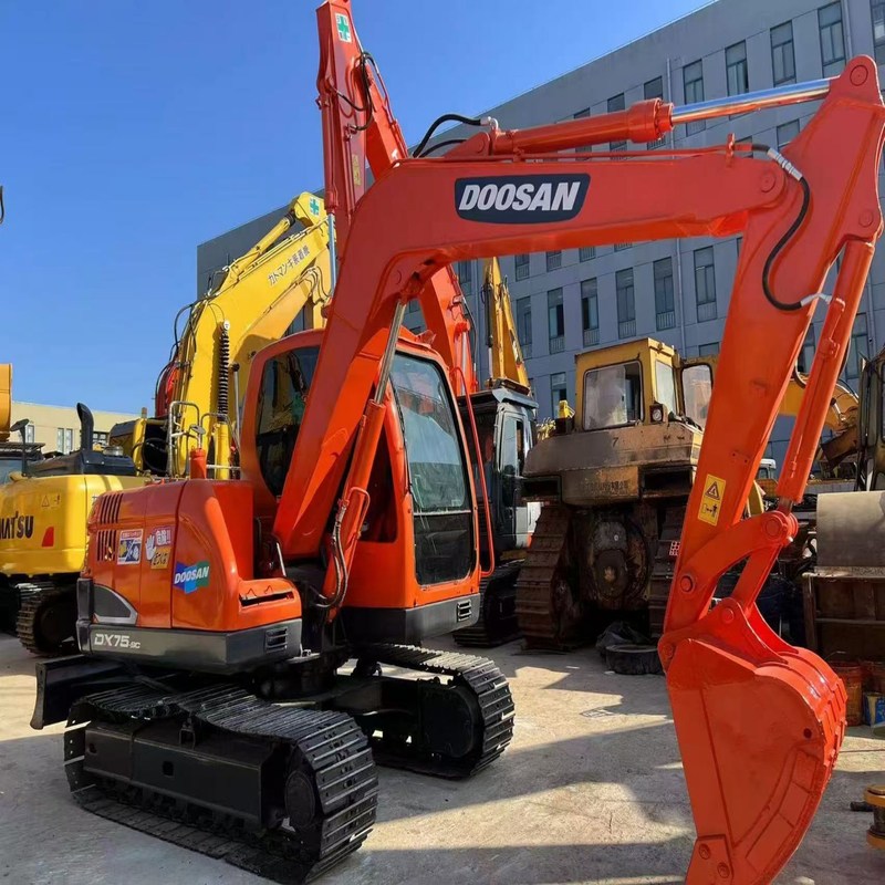 Gebrauchtes Doosan DX75 Kompaktes Vielseitiges Mini Gebraucht Bagger 39,7kw 0,28m3 Eimer