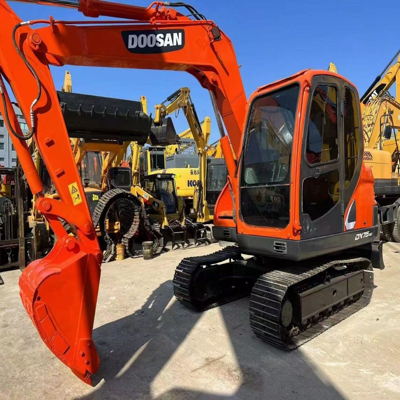 Gebrauchtes Doosan DX75 Kompaktes Vielseitiges Mini Gebraucht Bagger 39,7kw 0,28m3 Eimer