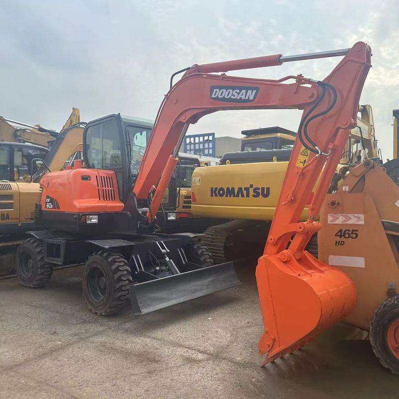 Gebrauchtes Doosan Digger DX60W Gebraucht 6 Tonnen Kleinbauwerk