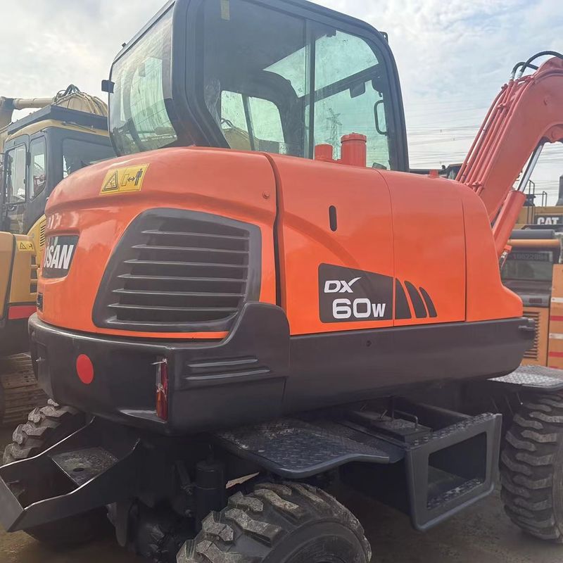 Gebrauchtes Doosan Digger DX60W Gebraucht 6 Tonnen Kleinbauwerk