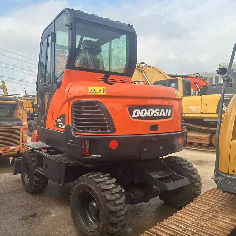 Gebrauchtes Doosan Digger DX60W Gebraucht 6 Tonnen Kleinbauwerk