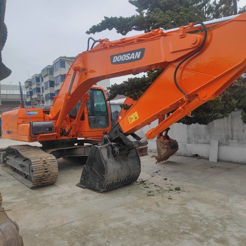 Gebrauchtes Doosan DX225 Digger 22,5 Tonnen Mittelgroßer Crawler Bagger 157kw