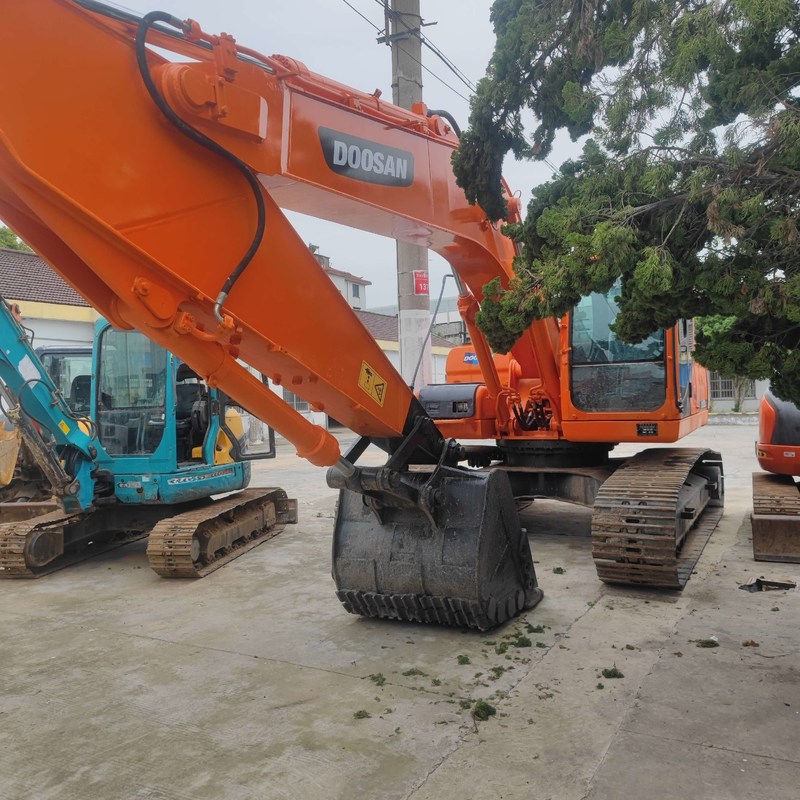 Gebrauchtes Doosan DX225 Digger 22,5 Tonnen Mittelgroßer Crawler Bagger 157kw