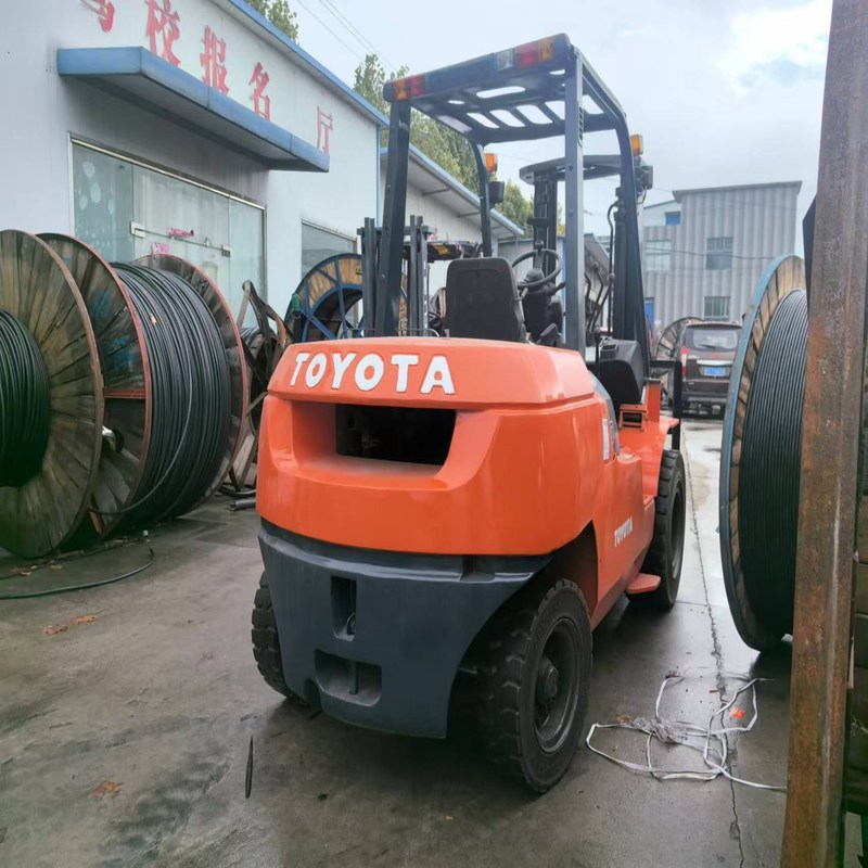 Gebraucht FD50 Toyota Diesel Gabelstapler Händler 5 Tonnen Höchsthebehöhe 4,5 m