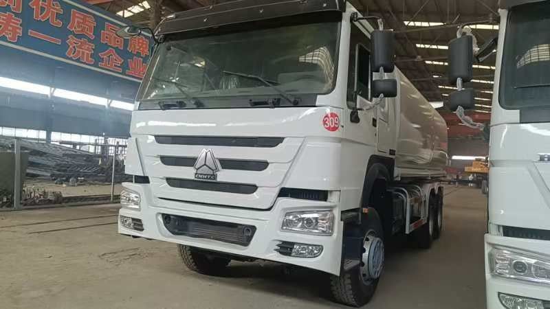 Sinotruk Howo 371 Öltanker 2000L 6x4 aus zweiter Hand für die Treibstofflieferung