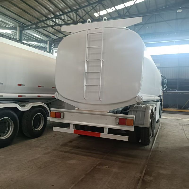Sinotruk Howo 371 Öltanker 2000L 6x4 aus zweiter Hand für die Treibstofflieferung