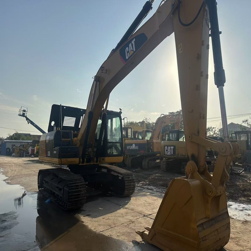 25 Tonnen Gebrauchtbagger CAT 325D Raupenbagger 140 kW mit 1,4 m3 Schaufel