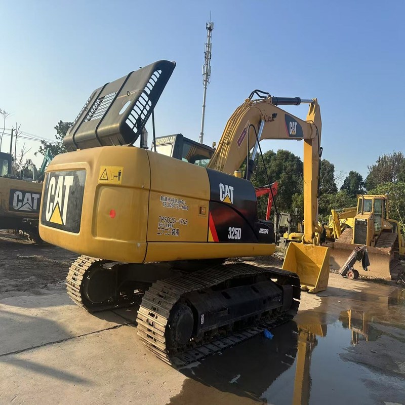 25 Tonnen Gebrauchtbagger CAT 325D Raupenbagger 140 kW mit 1,4 m3 Schaufel