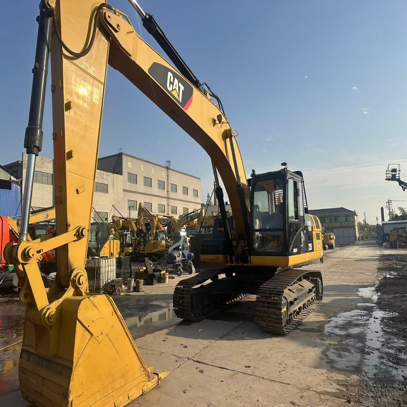 25 Tonnen Gebrauchtbagger CAT 325D Raupenbagger 140 kW mit 1,4 m3 Schaufel