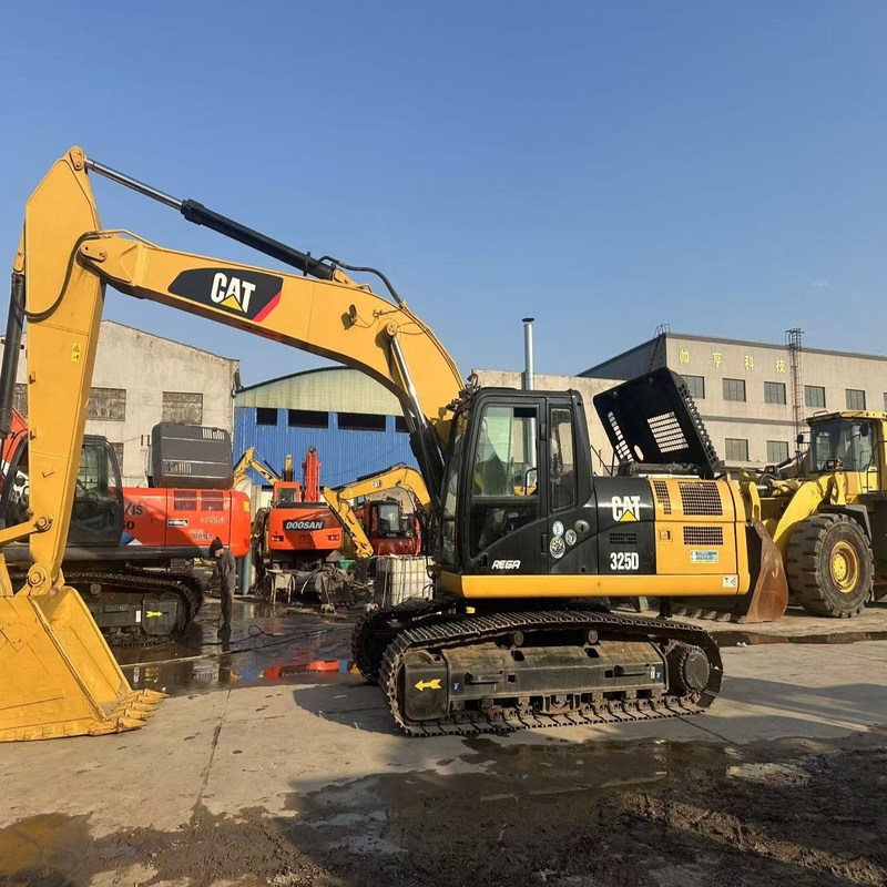 25 Tonnen Gebrauchtbagger CAT 325D Raupenbagger 140 kW mit 1,4 m3 Schaufel