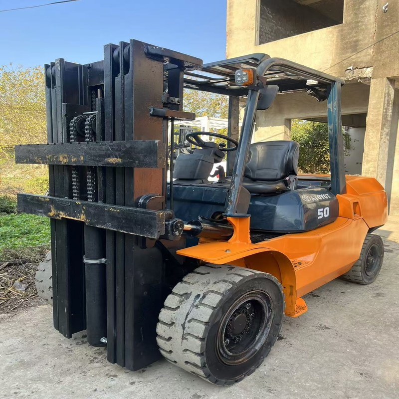 Gebraucht FD50 Toyota Diesel Gabelstapler Händler 5 Tonnen Höchsthebehöhe 4,5 m