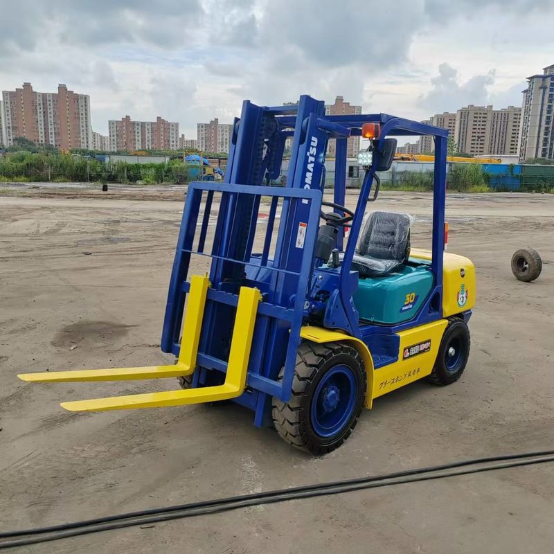 Komatsu FD30 Gebrauchtgabelstapler Zwei-Stufen-Material-Handling-Ausrüstung 3 Tonnen