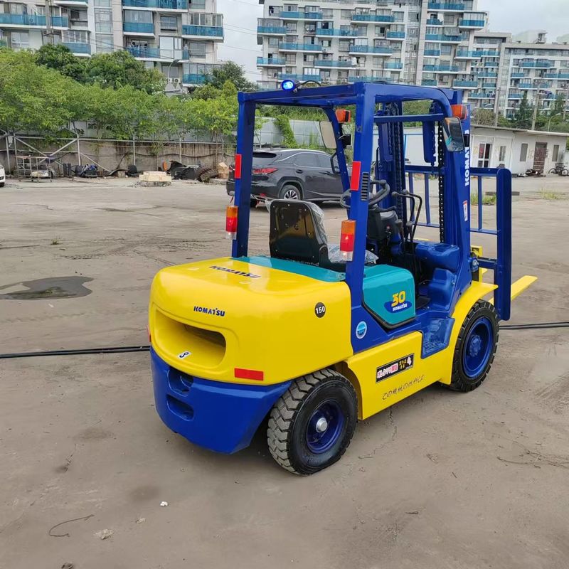 Komatsu FD30 Gebrauchtgabelstapler Zwei-Stufen-Material-Handling-Ausrüstung 3 Tonnen