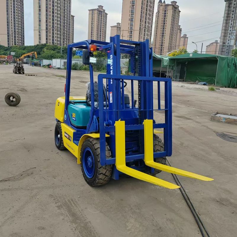 Komatsu FD30 Gebrauchtgabelstapler Zwei-Stufen-Material-Handling-Ausrüstung 3 Tonnen